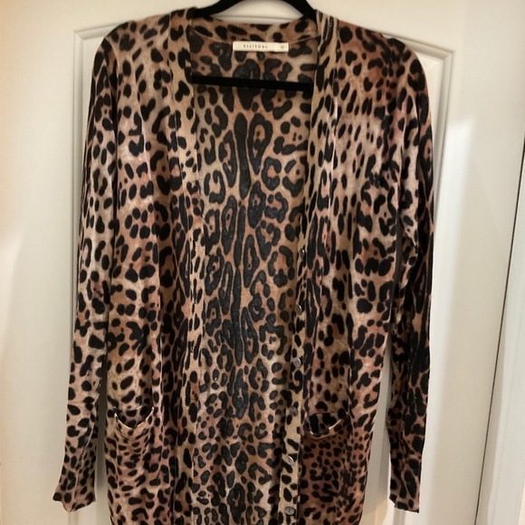 ⭐️Leopard print cardigan⭐️ - Picture 3 of 7